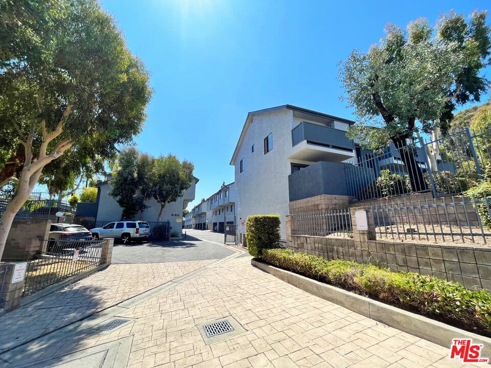 1 bd, 1 ba Apartment in Los Angeles, CA — $1,745/mo — photo 1