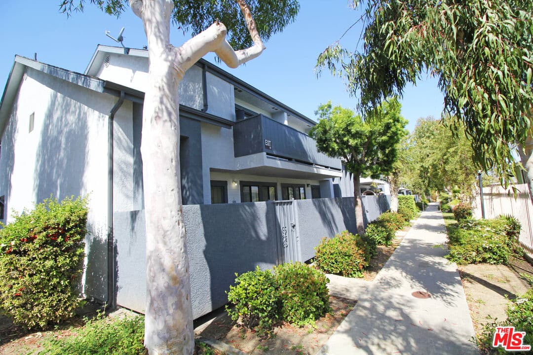1 bd, 1 ba Apartment in Los Angeles, CA — $1,745/mo — photo 2