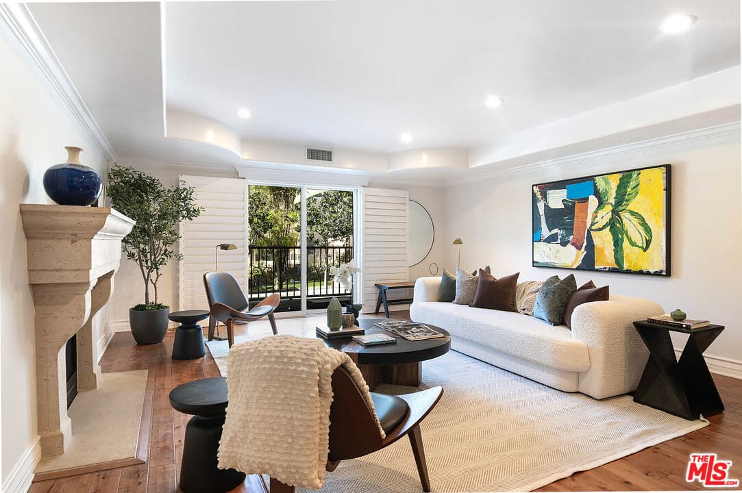 2 bd, 3 ba Condo in Los Angeles, CA — $4,995/mo — photo 2