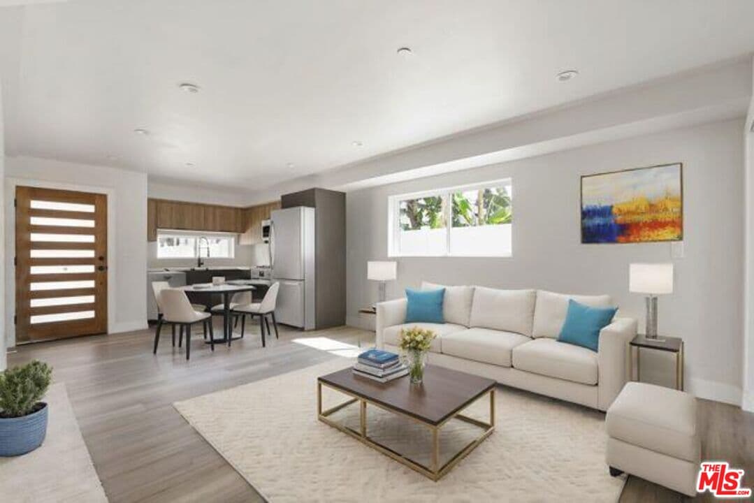 4 bd, 4 ba Townhouse in Los Angeles, CA — $3,666/mo — photo 2