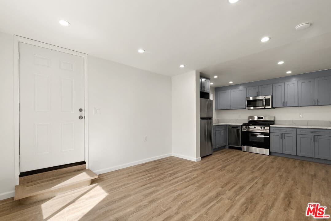 1 bd, 1 ba Townhouse in West Hollywood, CA — $3,450/mo — photo 2
