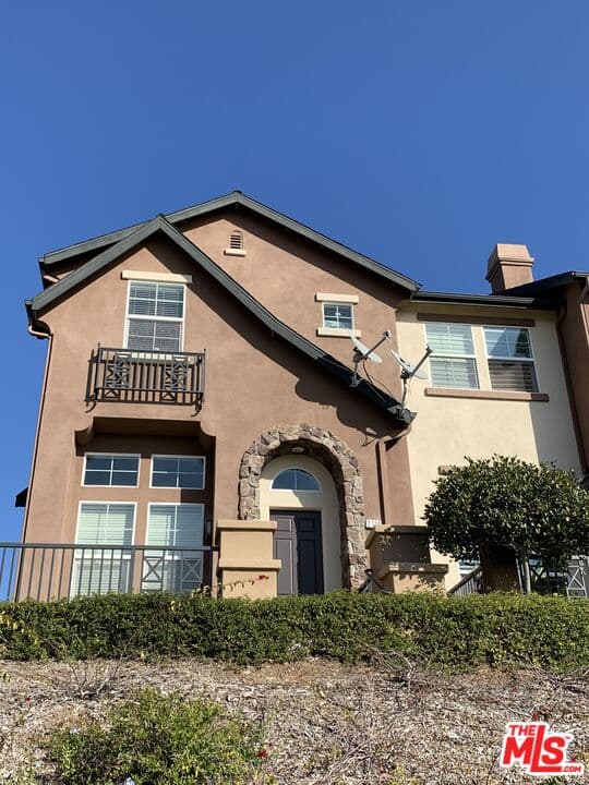 3 bd, 3 ba Townhouse in Fullerton, CA — $4,200/mo — photo 1