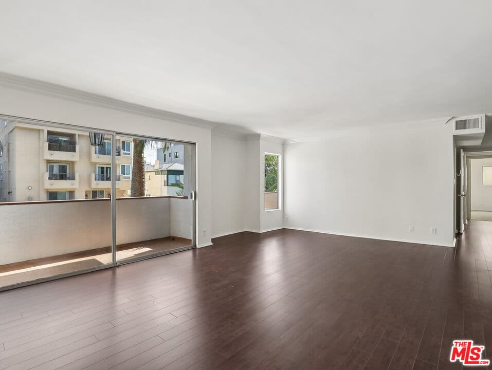 2 bd, 2 ba Apartment in Los Angeles, CA — $3,300/mo — photo 2