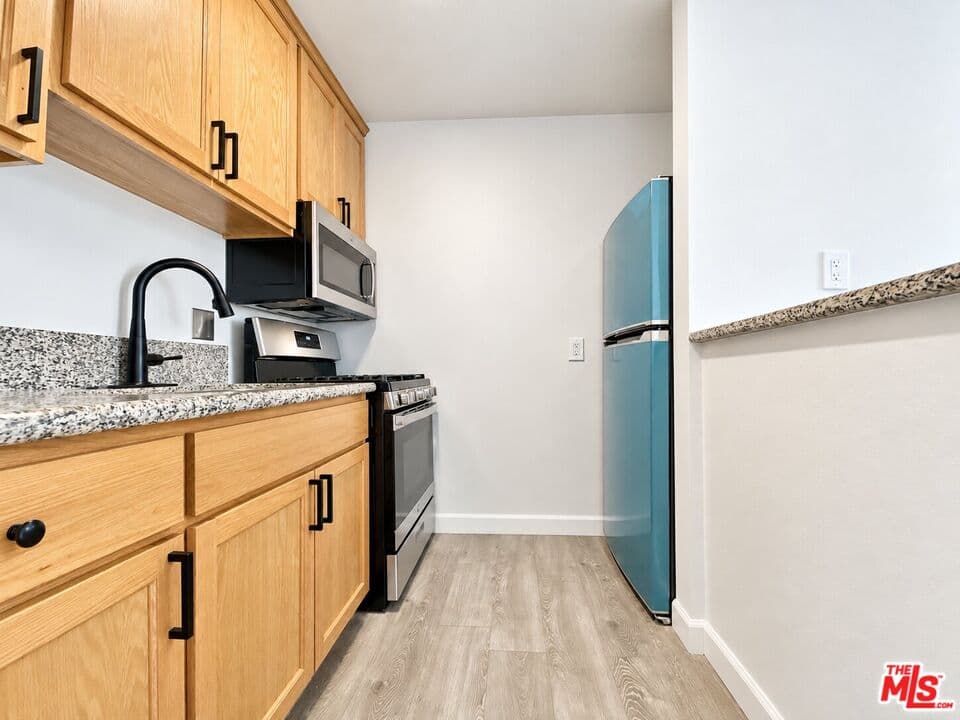 1 bd, 1 ba Apartment in Los Angeles, CA — $1,799/mo — photo 2