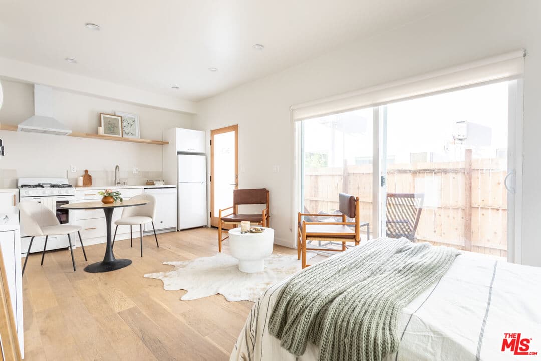 Studio, 1 ba House in Los Angeles, CA — $2,095/mo — photo 1