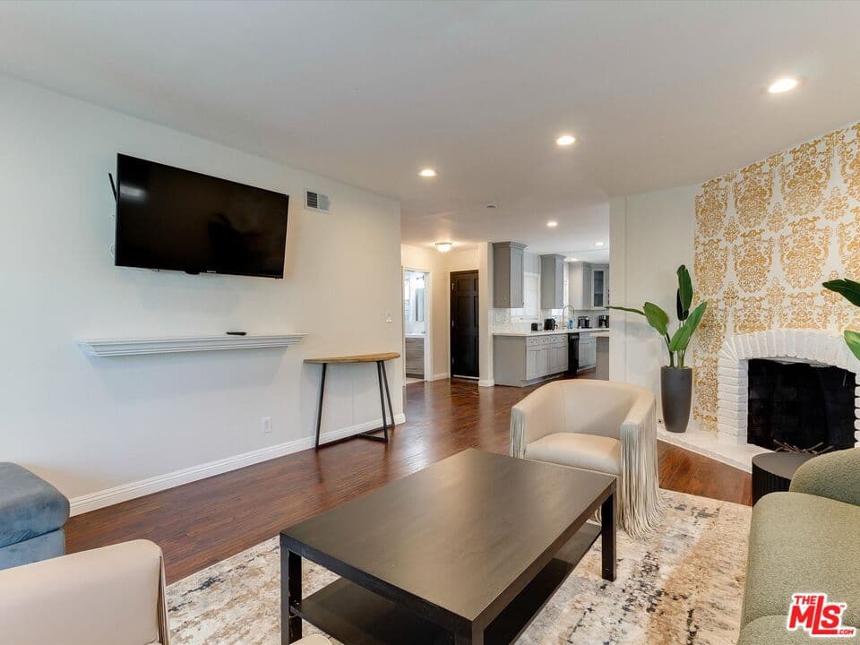 4 bd, 3 ba House in Woodland Hills, CA — $5,749/mo — photo 1