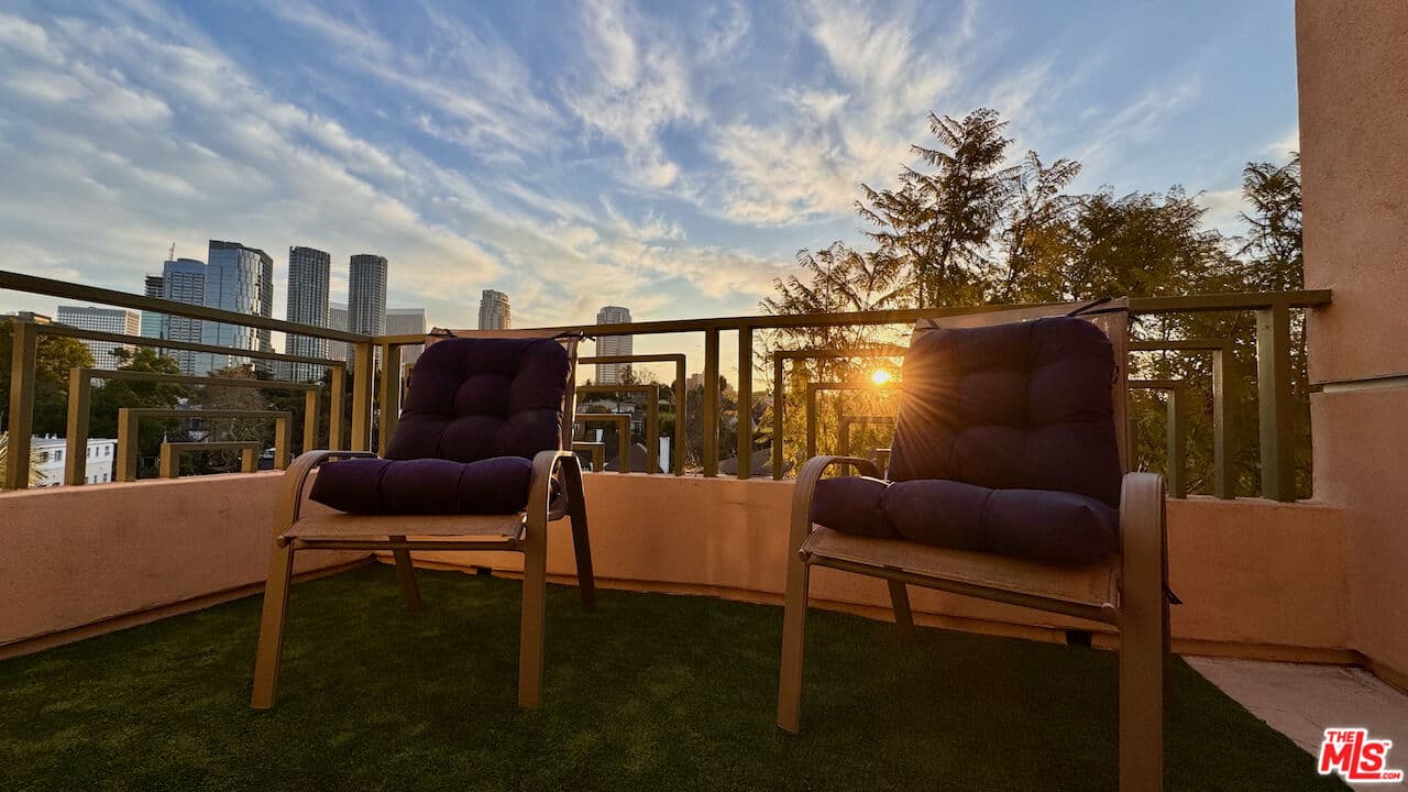 2 bd, 3 ba Condo in Los Angeles, CA — $5,995/mo — photo 2