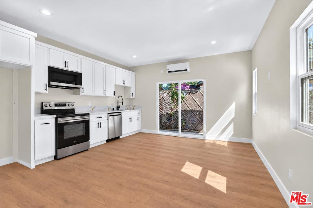 2 bd, 1 ba Townhouse in Los Angeles, CA — $2,450/mo — photo 1