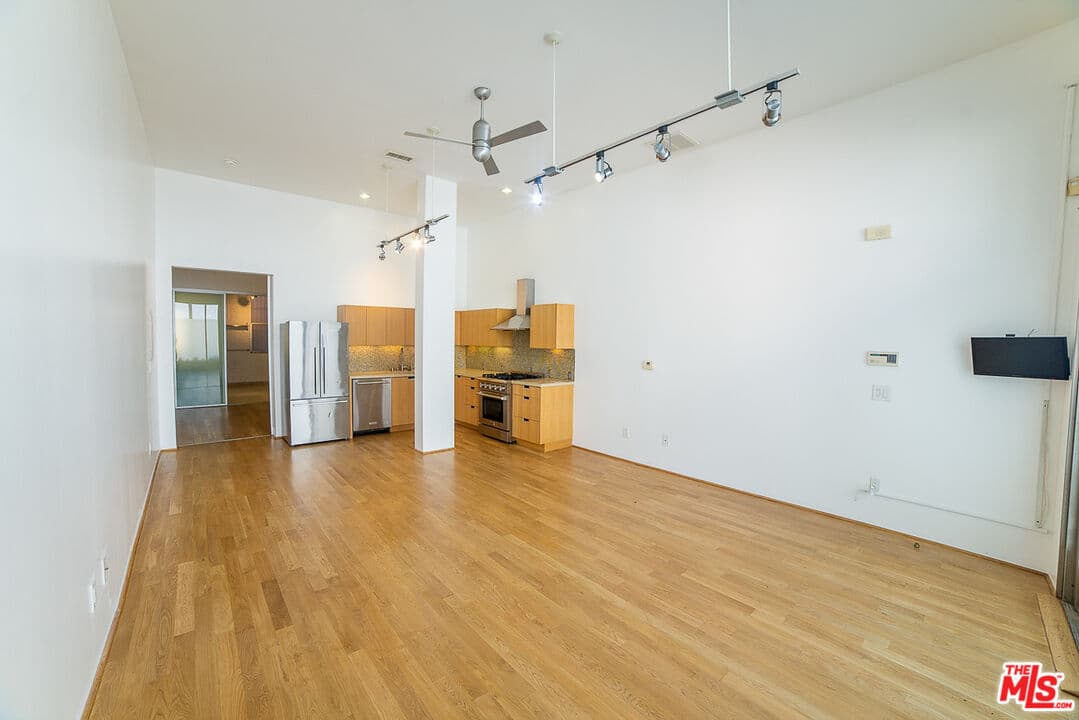 1 bd, 1 ba Townhouse in Venice, CA — $5,250/mo — photo 2