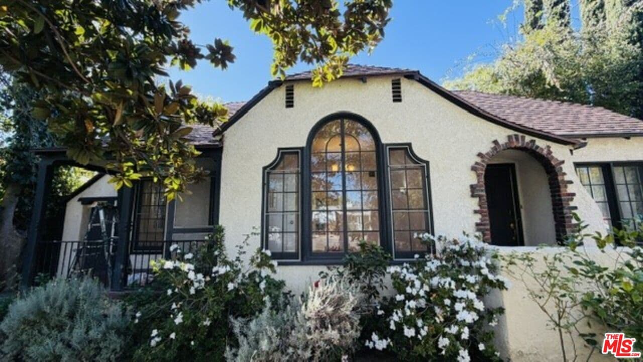 1 bd, 1 ba House in Valley Village, CA — $2,950/mo — photo 2