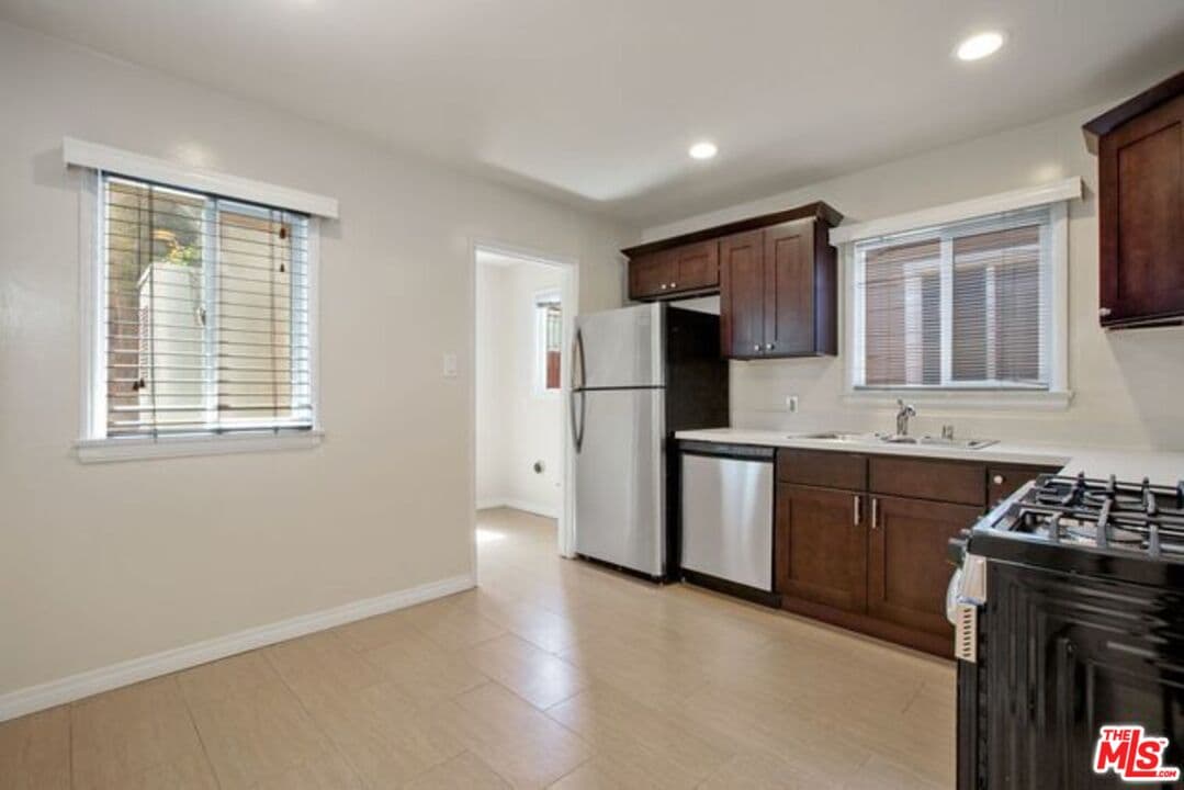 2 bd, 1 ba House in Los Angeles, CA — $2,895/mo — photo 2
