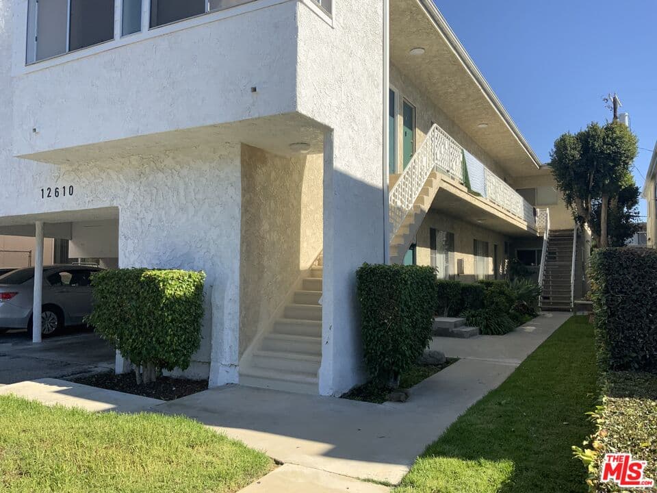2nd floor unit 7 (photo 2 of 11)