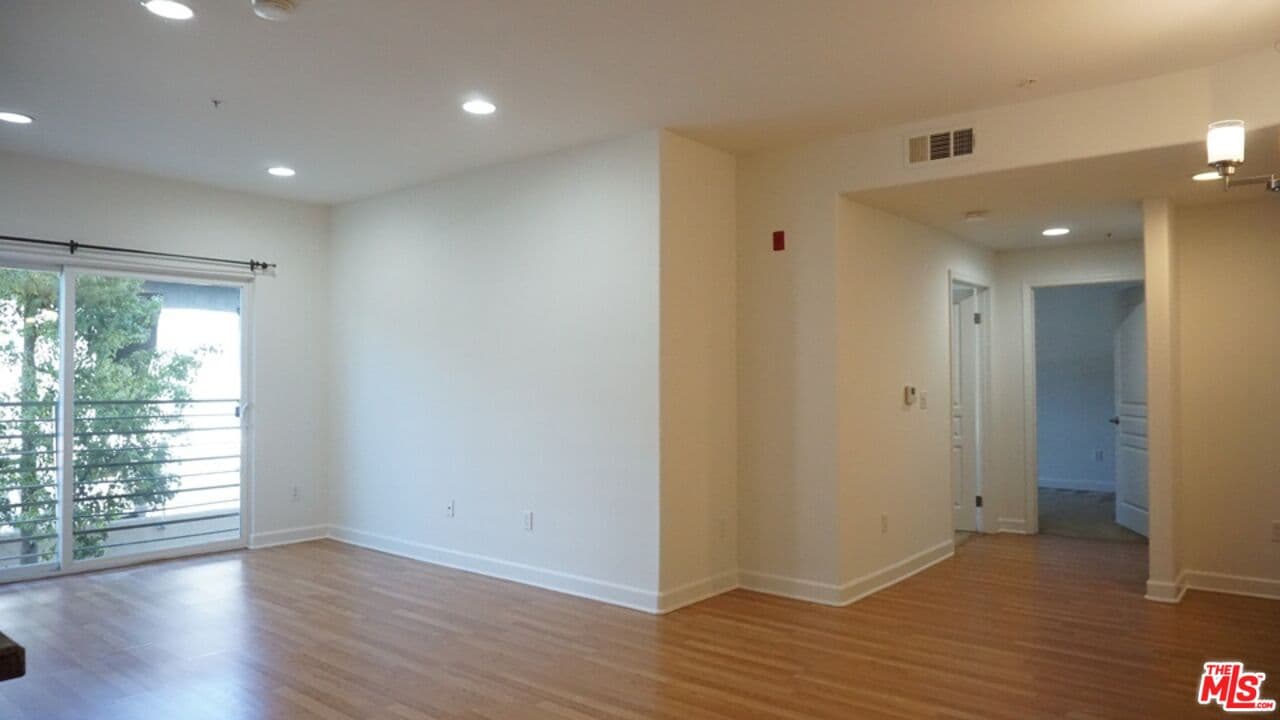 3 bd, 2 ba Condo in Los Angeles, CA — $3,150/mo — photo 1