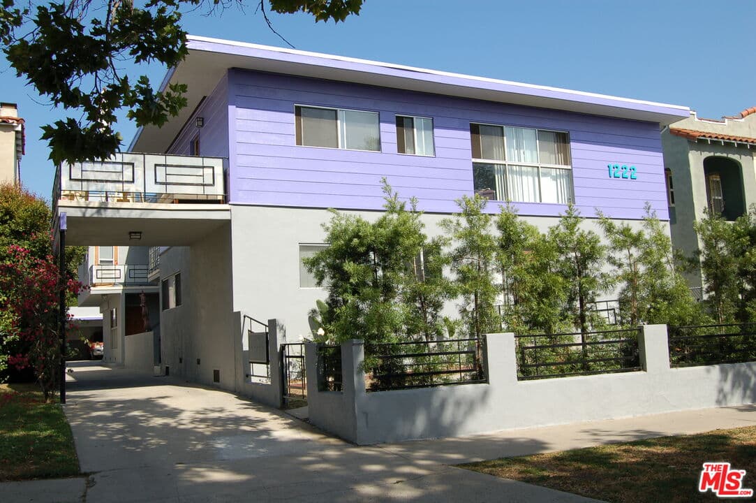 Stunning Mid-Century Building (photo 1 of 2)
