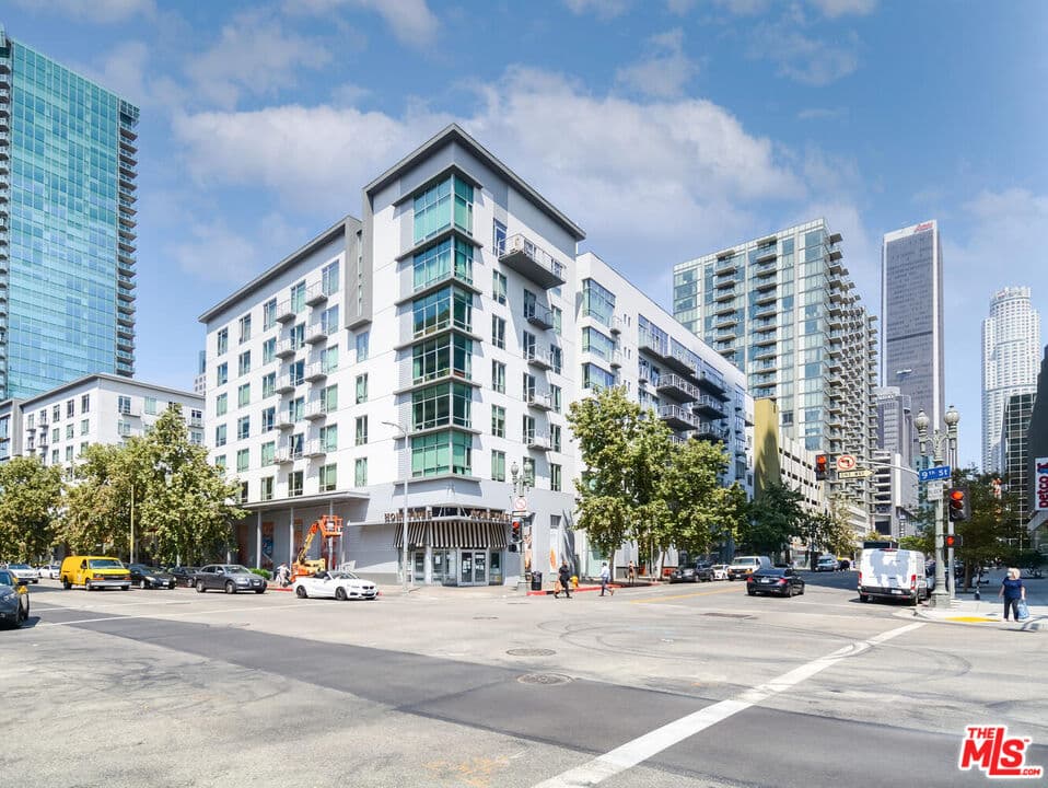 Studio, 1 ba Condo in Los Angeles, CA — $2,349/mo — photo 1