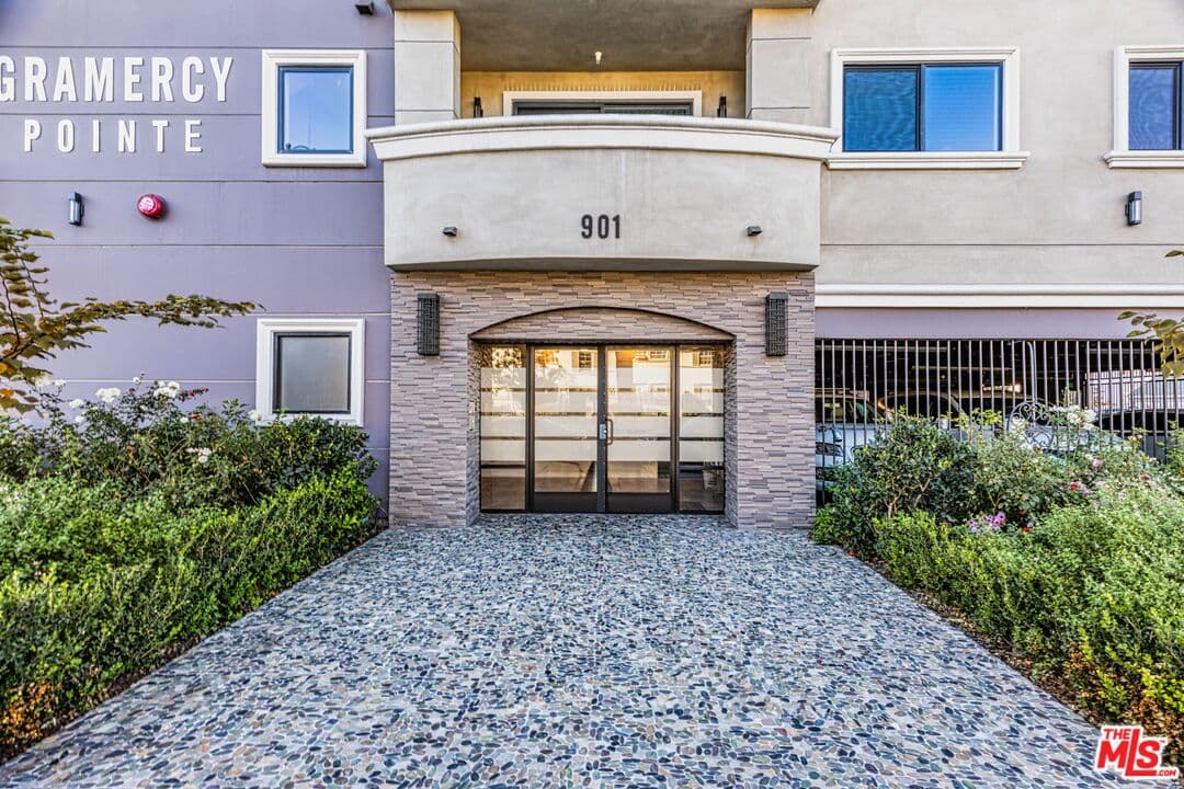 3 bd, 2 ba Condo in Los Angeles, CA — $3,850/mo — photo 1