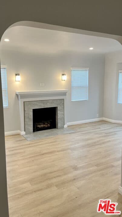 Living Room (photo 2 of 4)