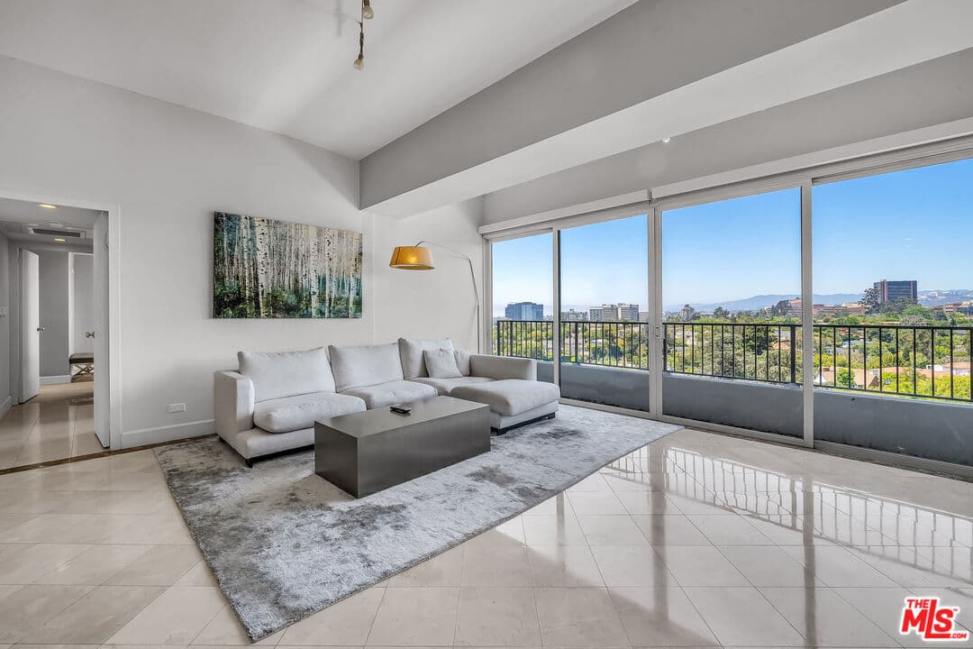 2 bd, 3 ba Condo in Los Angeles, CA — $7,700/mo — photo 2