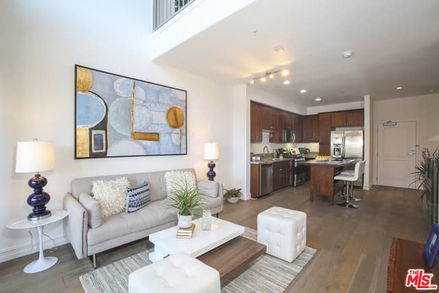 2 bd, 2 ba Condo in Los Angeles, CA — $3,750/mo — photo 2