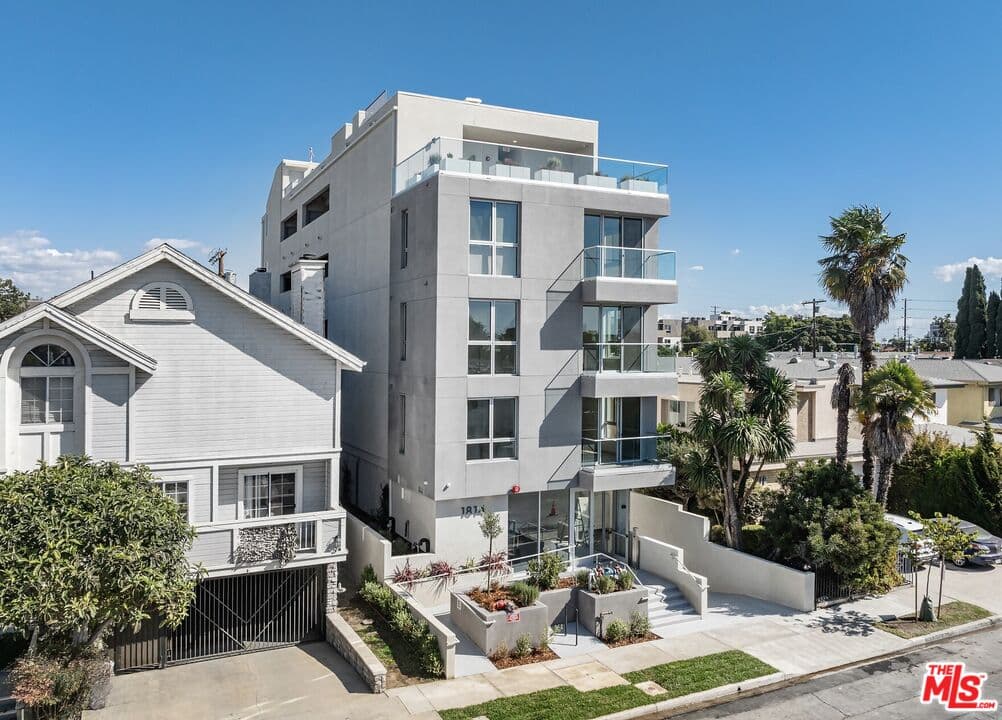 2 bd, 2 ba Apartment in Los Angeles, CA — $4,095/mo — photo 1