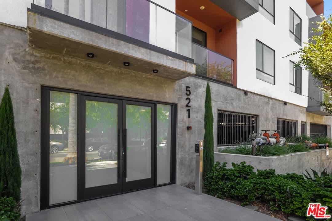 2 bd, 2 ba Apartment in Los Angeles, CA — $3,695/mo — photo 1