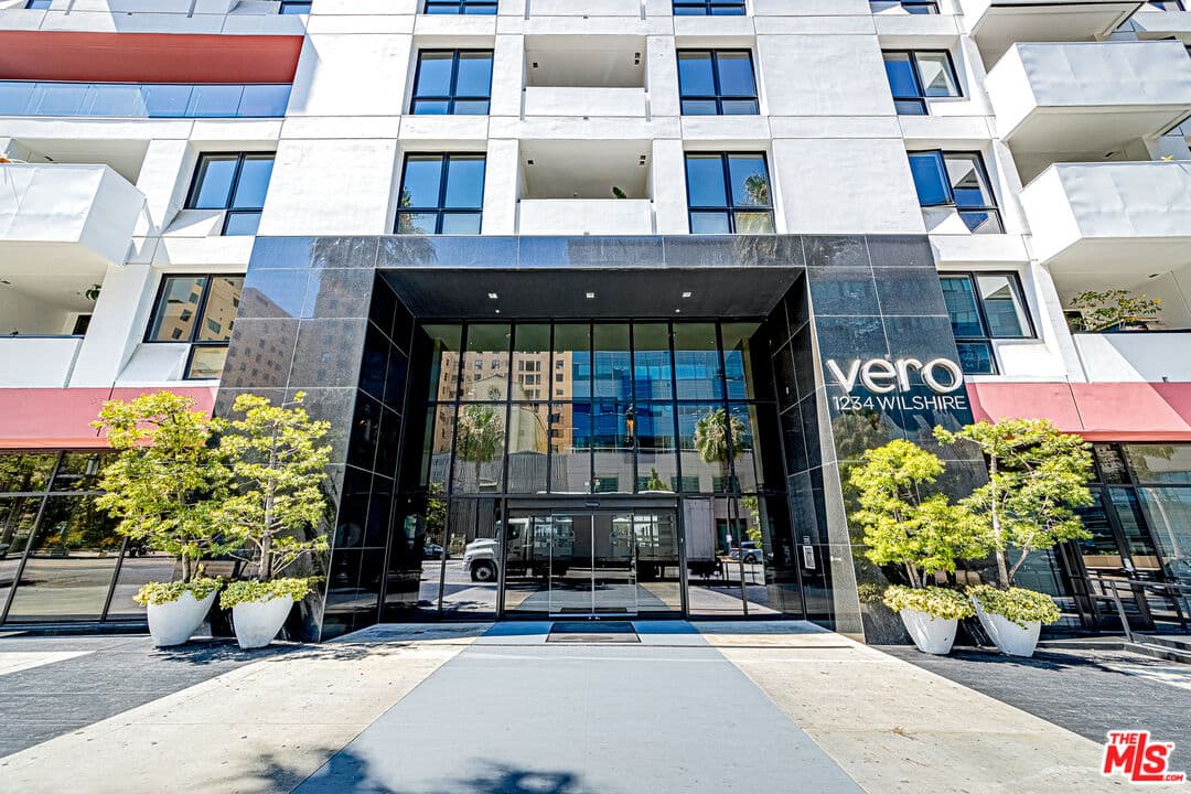 vero front view (photo 1 of 25)