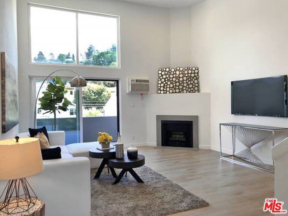 1 bd, 1 ba Apartment in Los Angeles, CA — $2,995/mo — photo 1