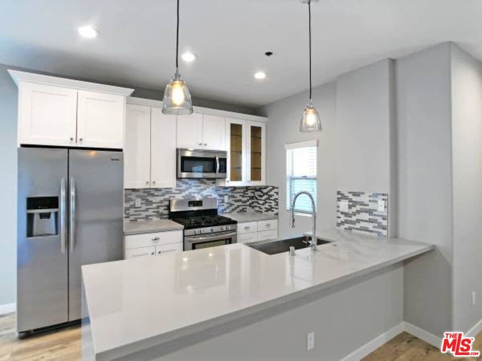 2 bd, 2 ba Apartment in Los Angeles, CA — $3,495/mo — photo 2