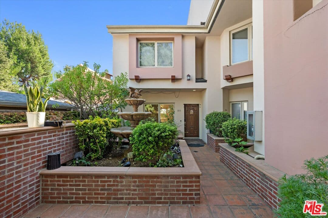 3 bd, 3 ba Condo in Pasadena, CA — $4,400/mo — photo 1