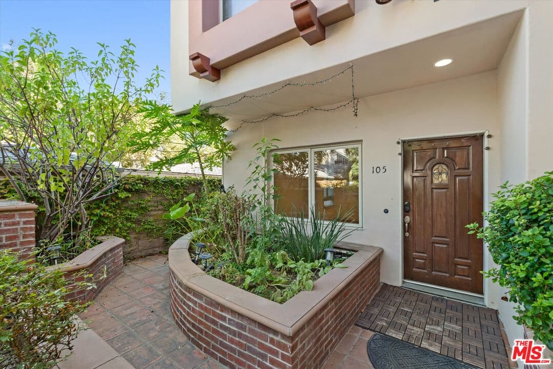 3 bd, 3 ba Condo in Pasadena, CA — $4,400/mo — photo 2