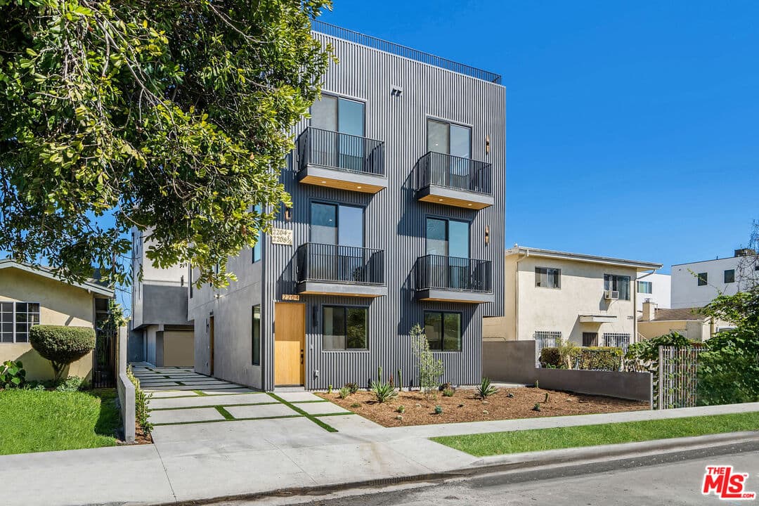3 bd, 3 ba Townhouse in Los Angeles, CA — $4,999/mo — photo 1