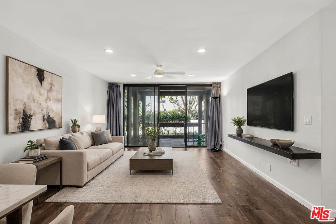 2 bd, 2 ba Condo in Los Angeles, CA — $2,995/mo — photo 1