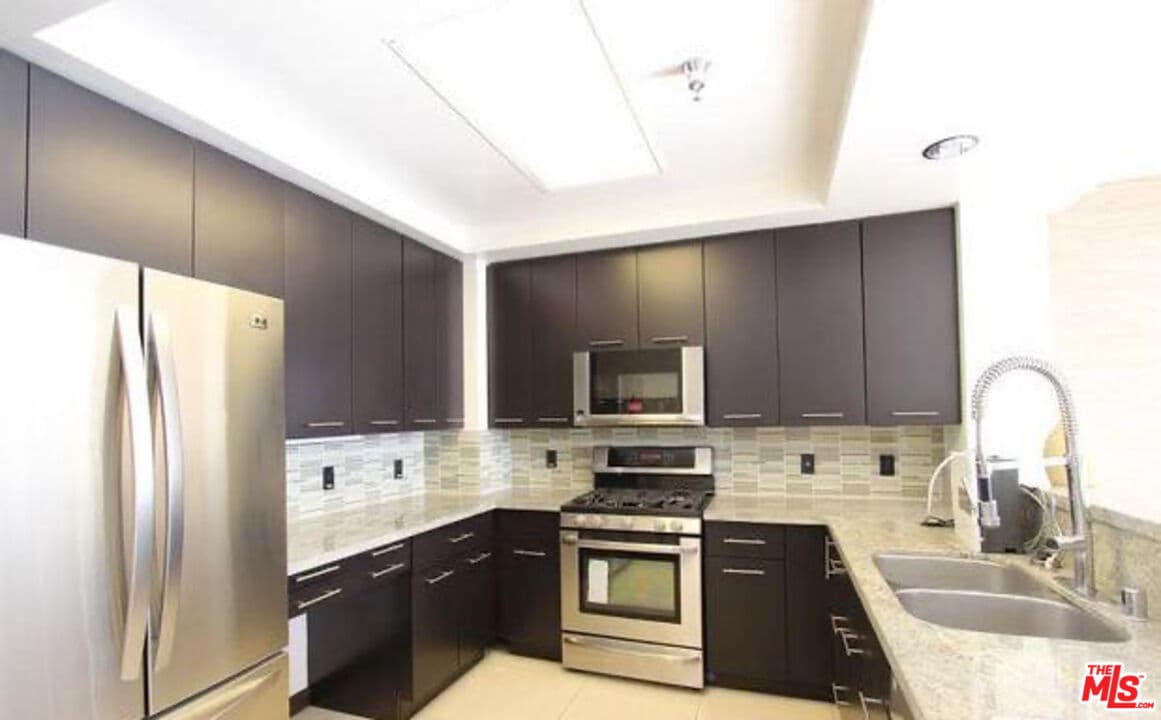 3 bd, 2 ba Condo in Los Angeles, CA — $3,790/mo — photo 2