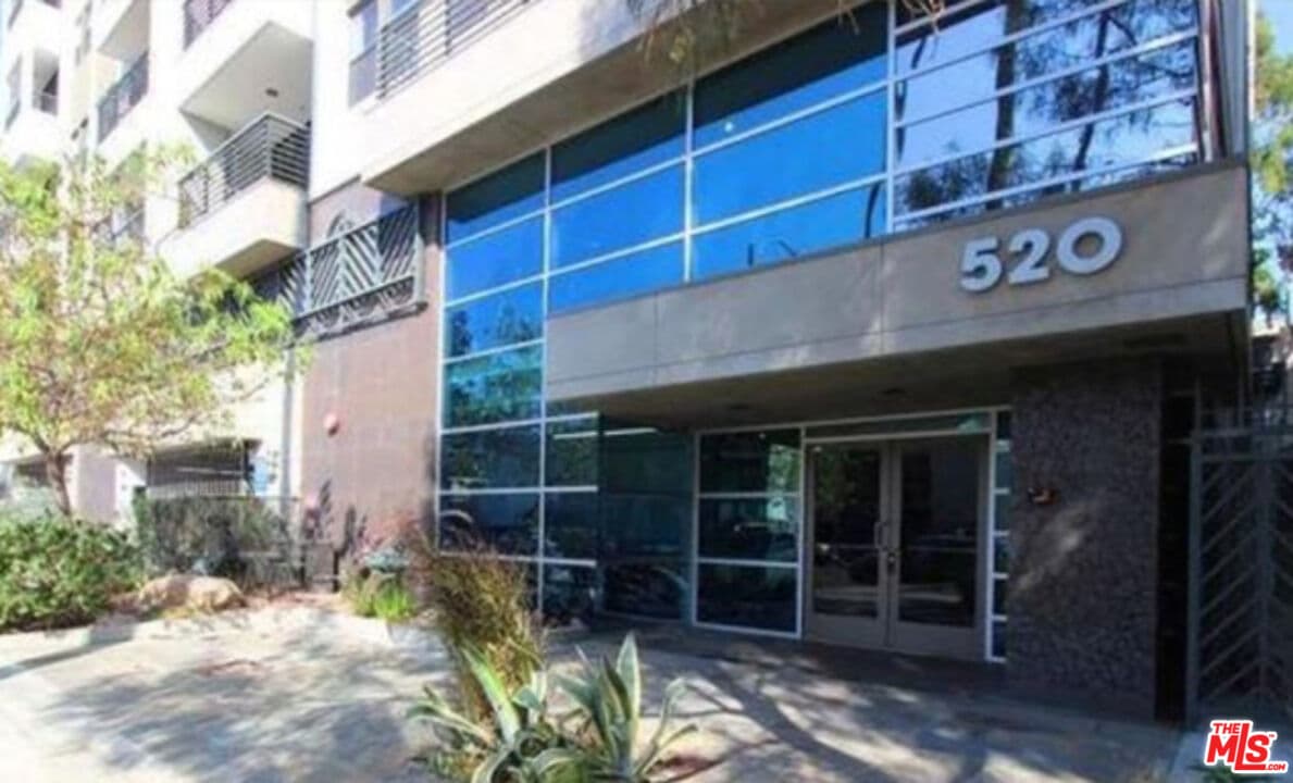 3 bd, 2 ba Condo in Los Angeles, CA — $3,790/mo — photo 1