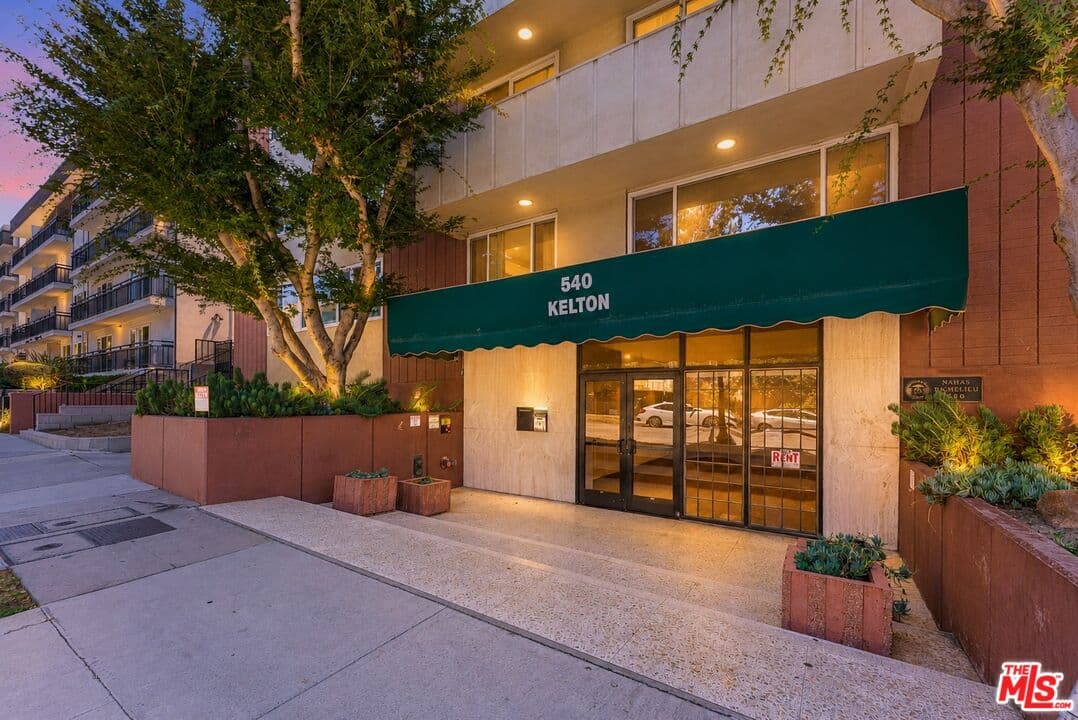 2 bd, 3 ba Condo in Los Angeles, CA — $4,250/mo — photo 1