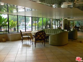 Lobby entry (photo 2 of 21)