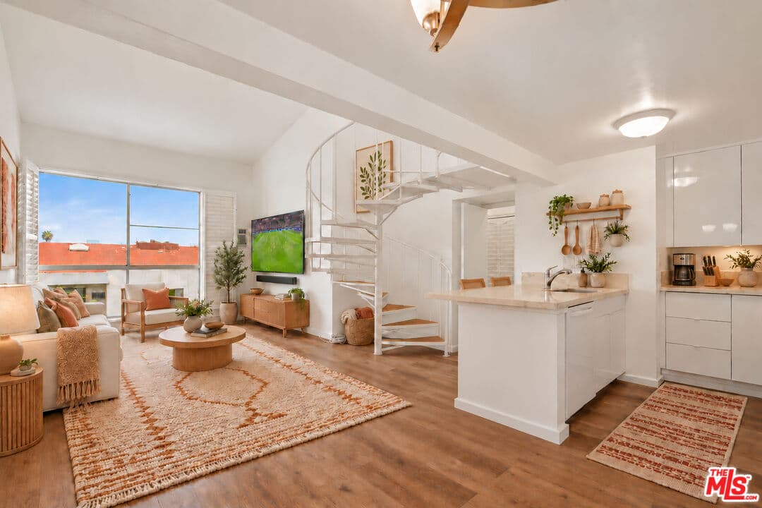 2 bd, 2 ba Condo in Los Angeles, CA — $3,899/mo — photo 1