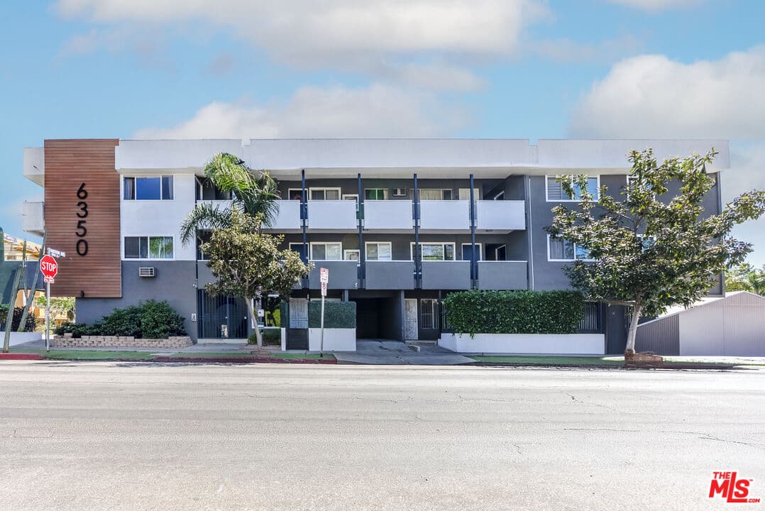 1 bd, 1 ba Townhouse in Los Angeles, CA — $2,695/mo — photo 1