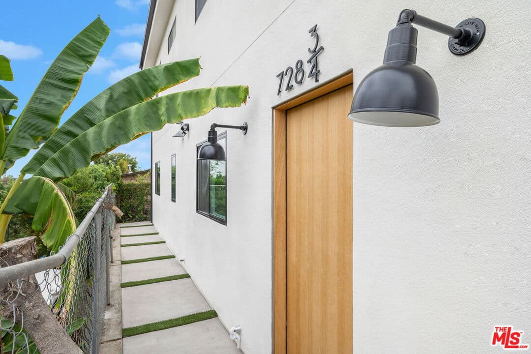 1 bd, 1 ba Townhouse in Los Angeles, CA — $2,250/mo — photo 2
