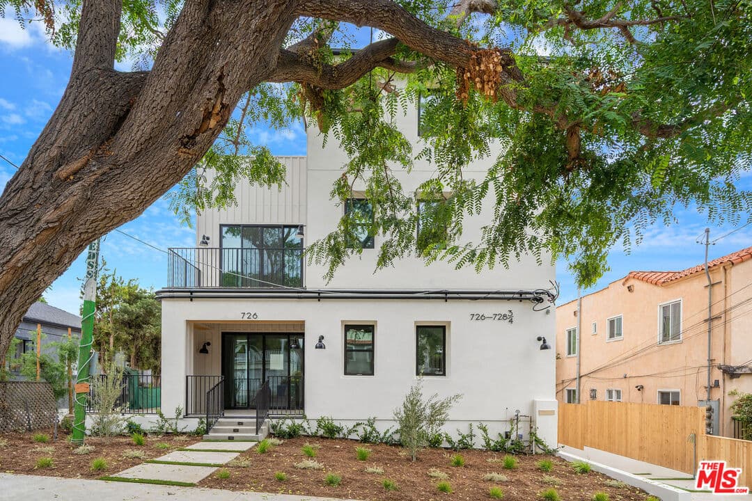 1 bd, 1 ba Townhouse in Los Angeles, CA — $2,250/mo — photo 1