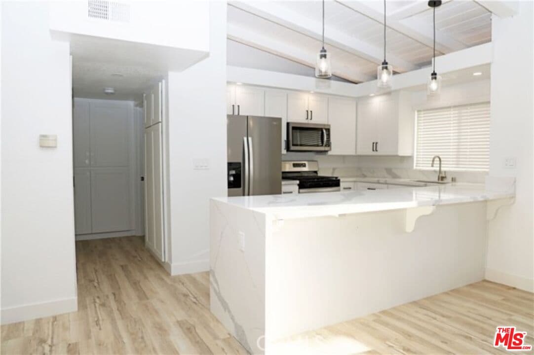 4 bd, 2 ba Condo in Newport Beach, CA — $8,450/mo — photo 2
