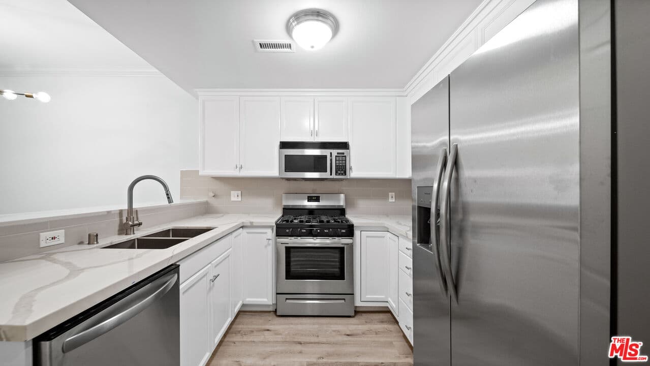 2 bd, 2 ba Townhouse in Los Angeles, CA — $4,195/mo — photo 1