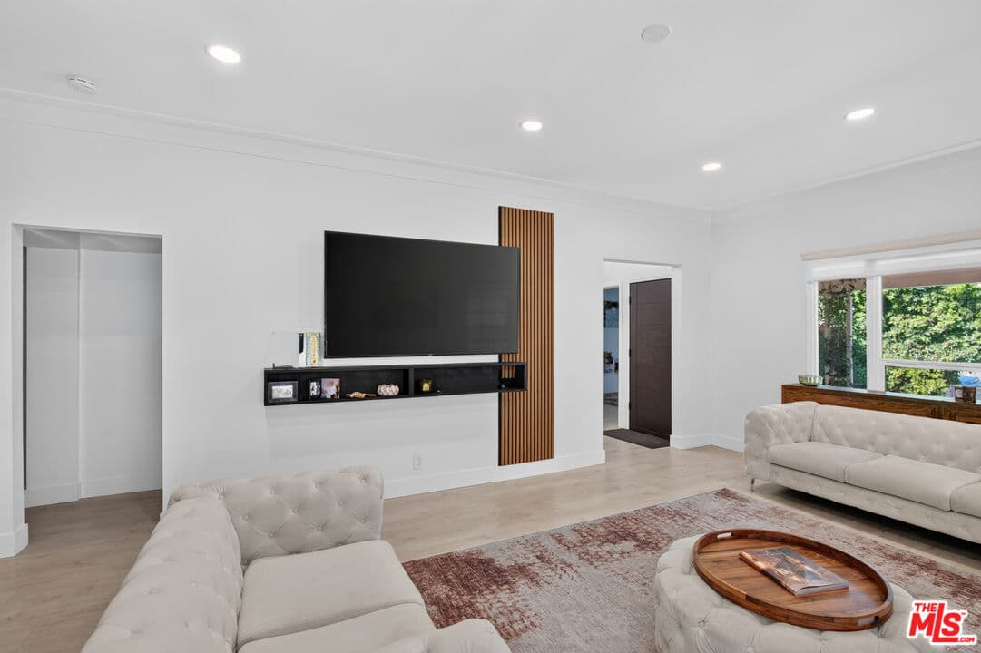 5 bd, 3 ba House in Los Angeles, CA — $8,495/mo — photo 2