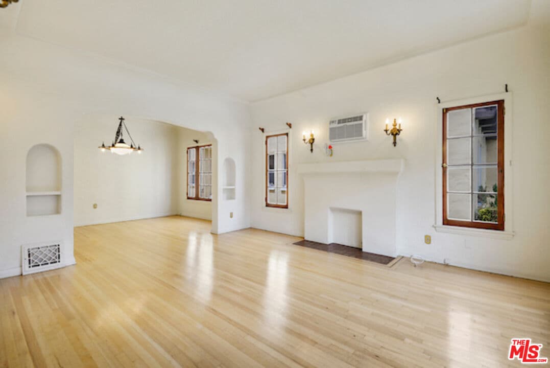 2 bd, 1 ba Apartment in Los Angeles, CA — $3,450/mo — photo 2
