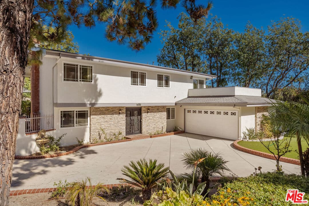 5 bd, 3 ba House in Glendale, CA — $8,500/mo — photo 2