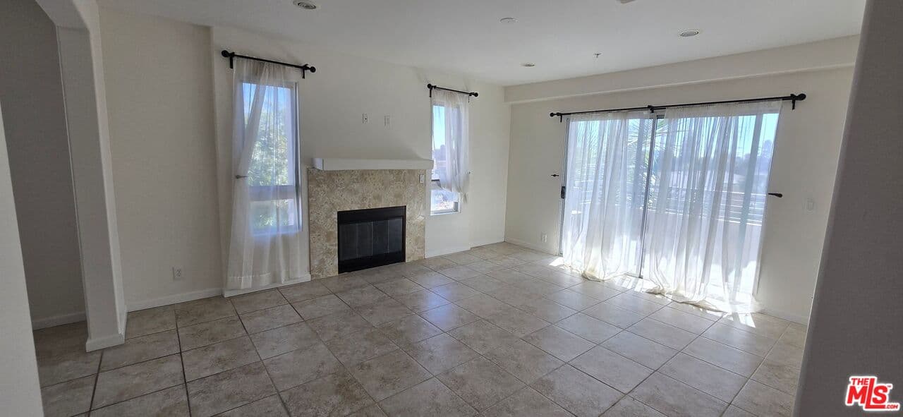 3 bd, 3 ba Apartment in Los Angeles, CA — $5,995/mo — photo 1