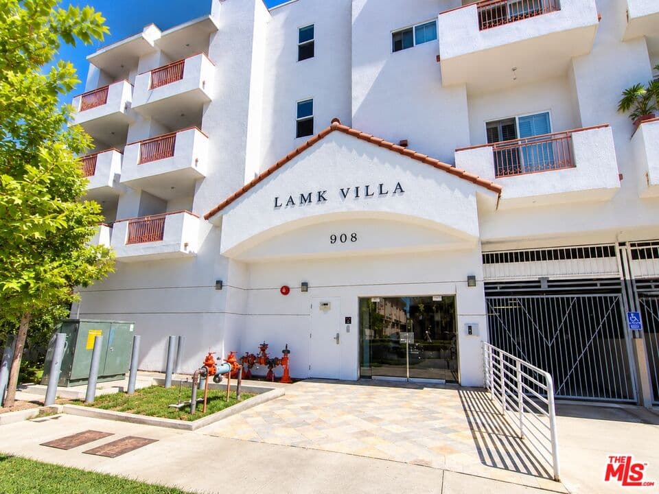 3 bd, 2 ba Condo in Los Angeles, CA — $3,400/mo — photo 1