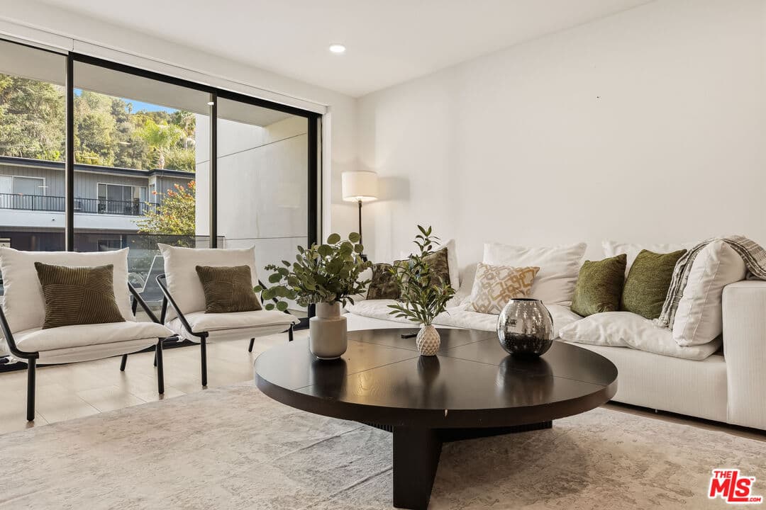 3 bd, 4 ba Condo in Los Angeles, CA — $8,250/mo — photo 2
