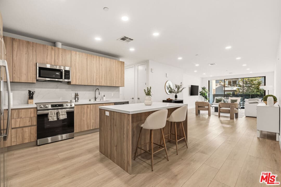 3BR Condo in Los Angeles — $8,250/mo