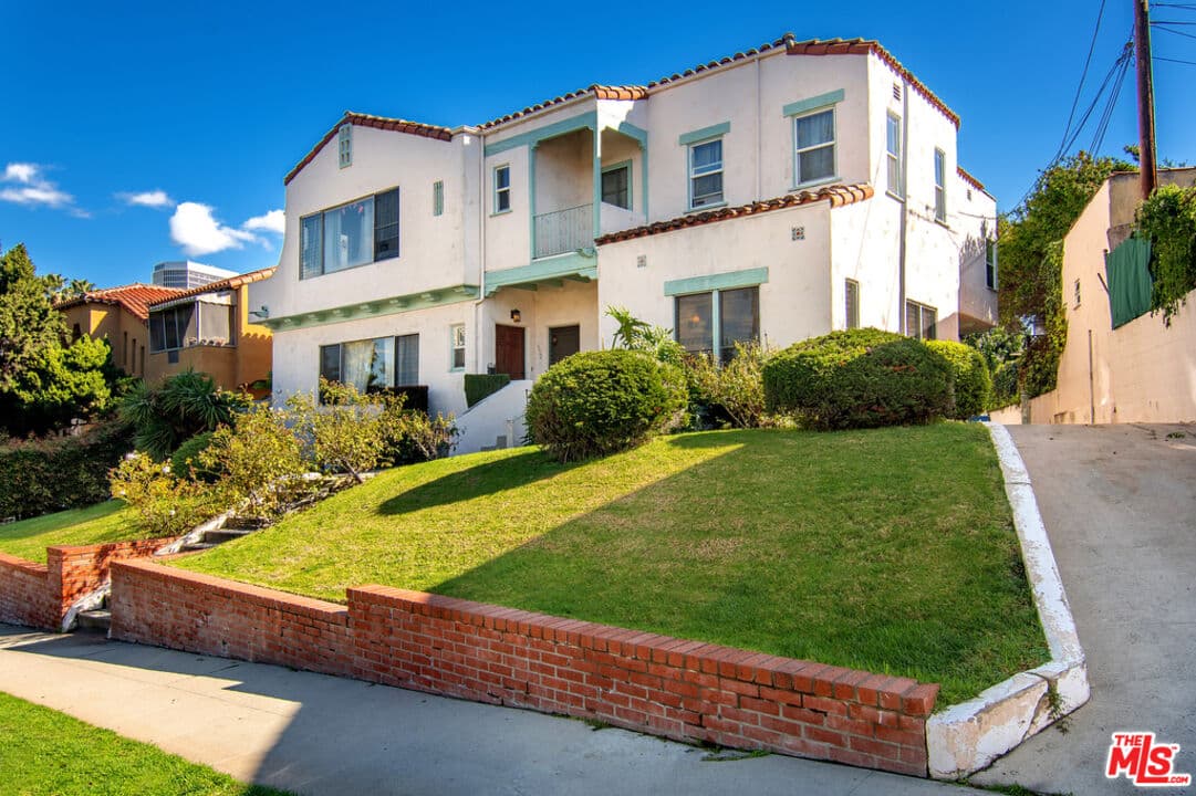 4 bd, 3 ba House in Los Angeles, CA — $6,500/mo — photo 2